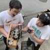 専売公社時代の未開封の缶ピースを見て驚喜する店長さんたち