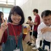 「私の生ビール、完璧！」と嬉しそう