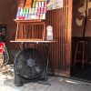 ちょっと涼んでからお店に入ってもらうための大型サーキュレーター