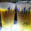 2種類の入れ方入れたビール 左）正しく入れたビール 右）ジャーと入れたビール