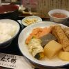 ホワイティうめだ（地下街）にある たこ梅 東店の「関東煮定食」です