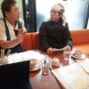 面談の時間に話し合う和本店長と上原さん