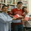 利益が見える戦略MQ会計（西順一郎 監修,宇野寛・米津晋次 著）を和田店長、多比羅店長にプレゼント